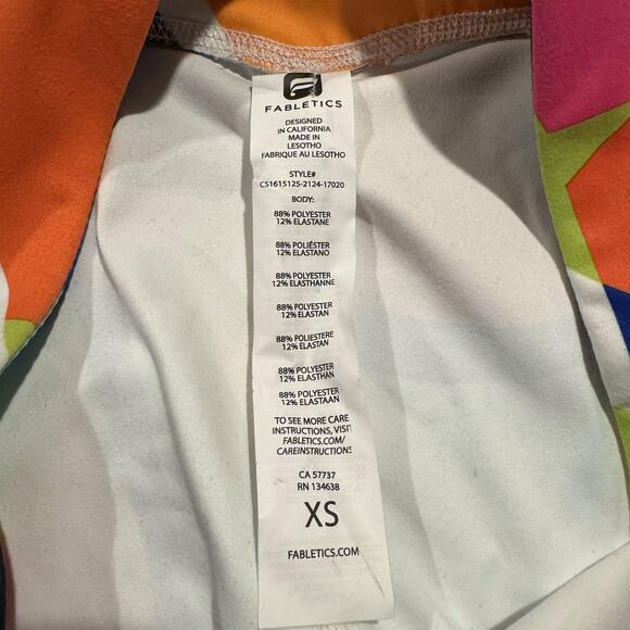 Fabletics Leggings Winn PowerHold Capri Crossover Abstract Retro Athleisure XS - Picture 2 of 4